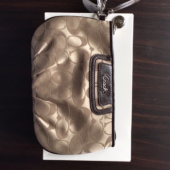 Coach Signature sateen large wristlet - NEW - Picture 1 of 6